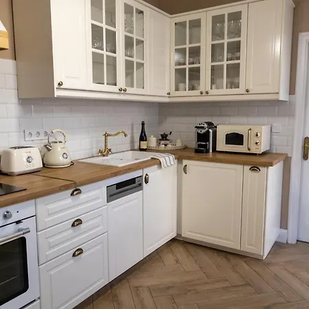 Egercottages - La Maison Apartment *