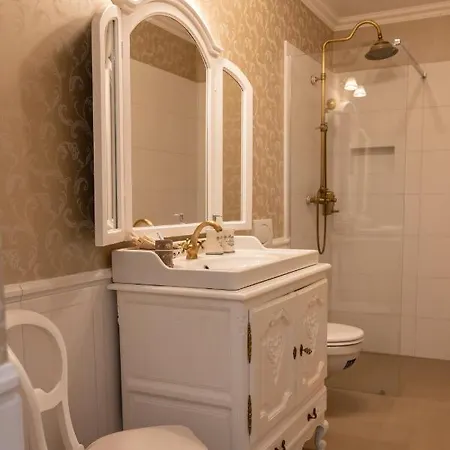 Pensjonat Chillinn La Maison Eger