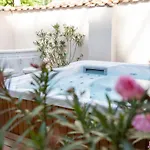 בית הארחה Chillinn La Maison 4*