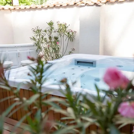 בית הארחה Chillinn La Maison 4*