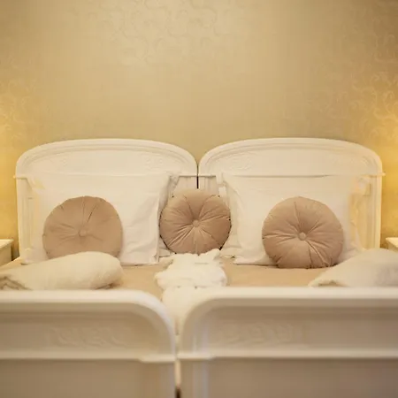 Chillinn La Maison 4* 埃格尔