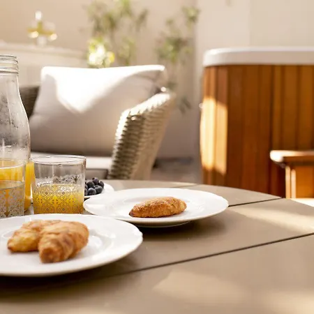 Chillinn La Maison 4*