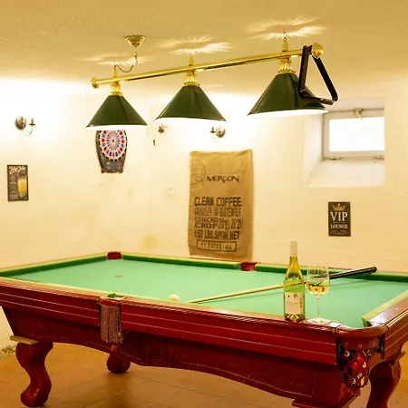 Chillinn La Maison 4* 埃格尔